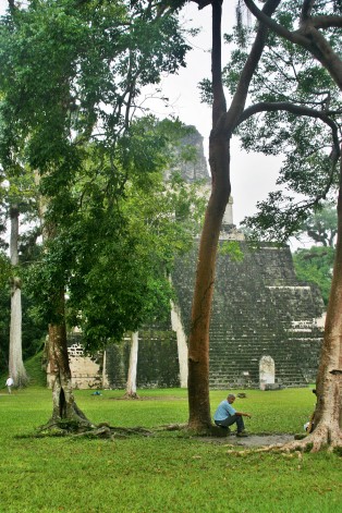 Templo II en la Gran Plaza de Tikal